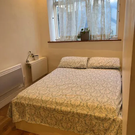 Hyde Park Living - 2 Bed, 2 Bath